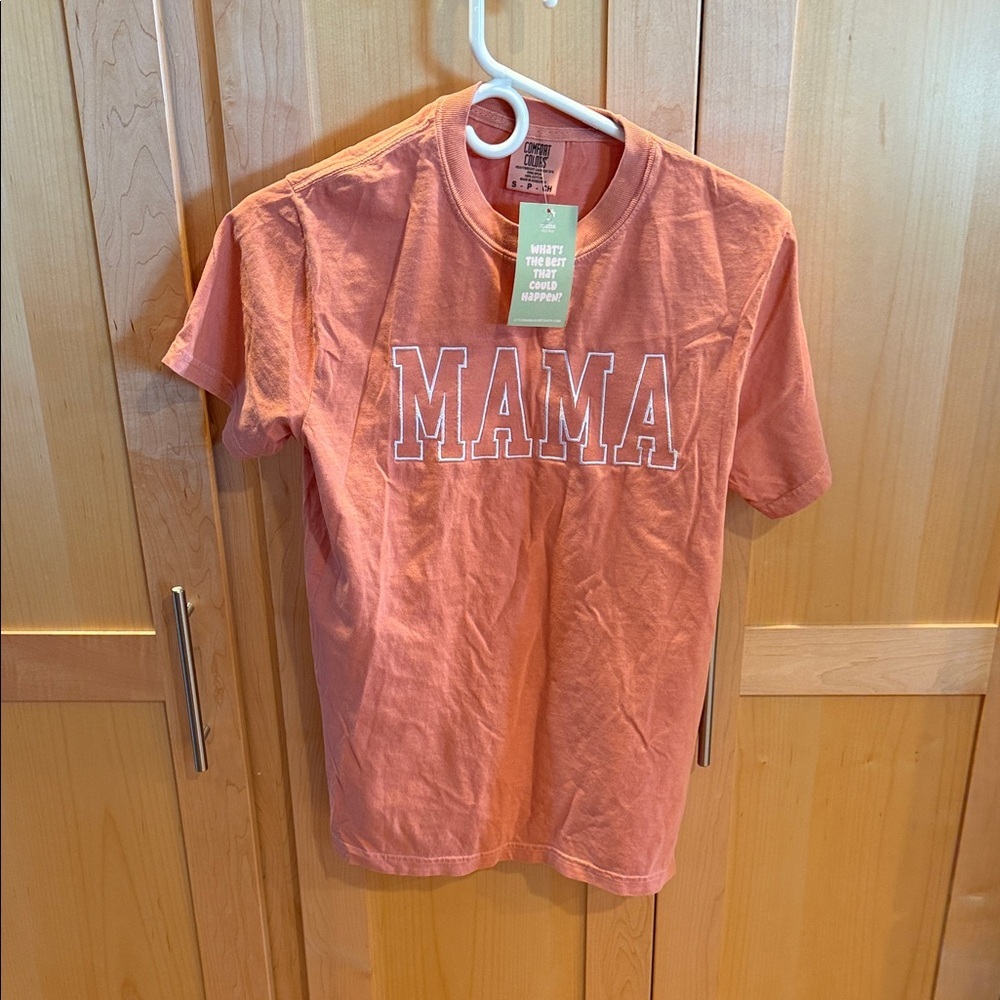 Comfort Colors Coral Tee with 'MAMA' Print Size Small NWT